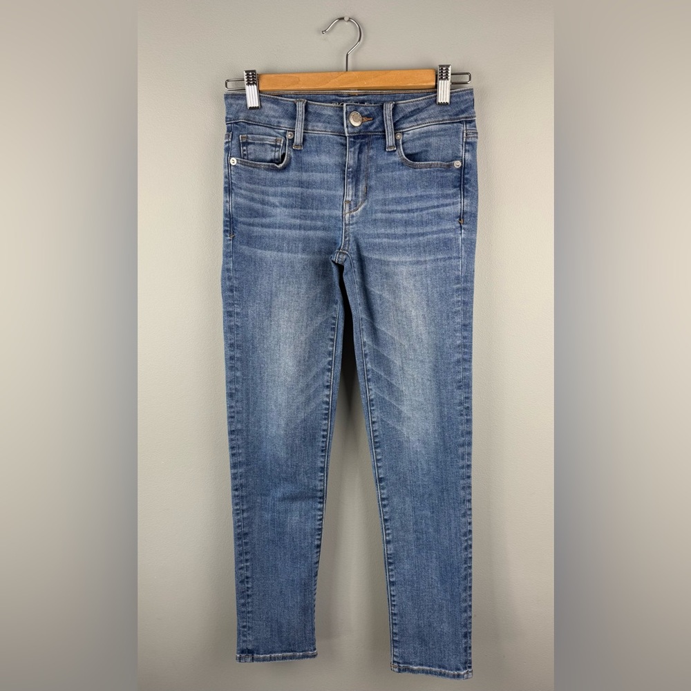 American Eagle Outfitters Light Blue Skinny Jeans